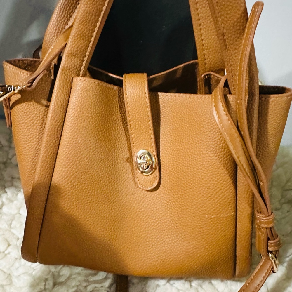 Elegant Tan Leather Tote Bag